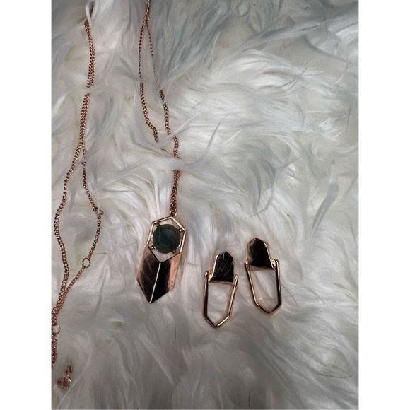 NWOT Rose Gold colored pendant necklace with green stone with matching earrings - Picture 3 of 3